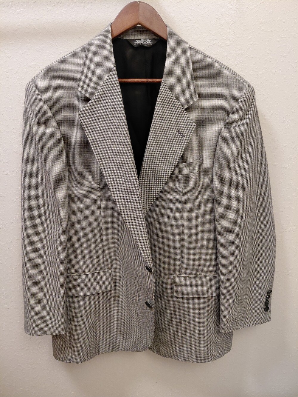 Classic Men's Gray Checked Blazer. Size L.